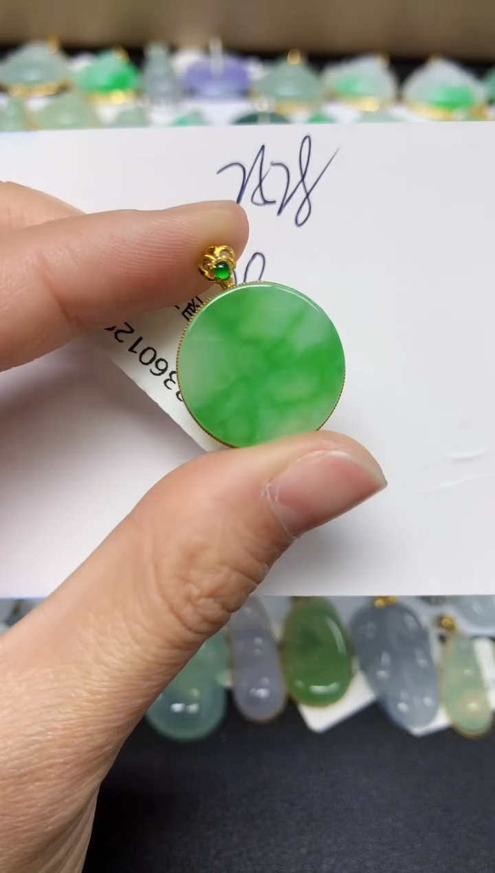 翡翠18K金镶嵌颈饰 天然翡翠A货