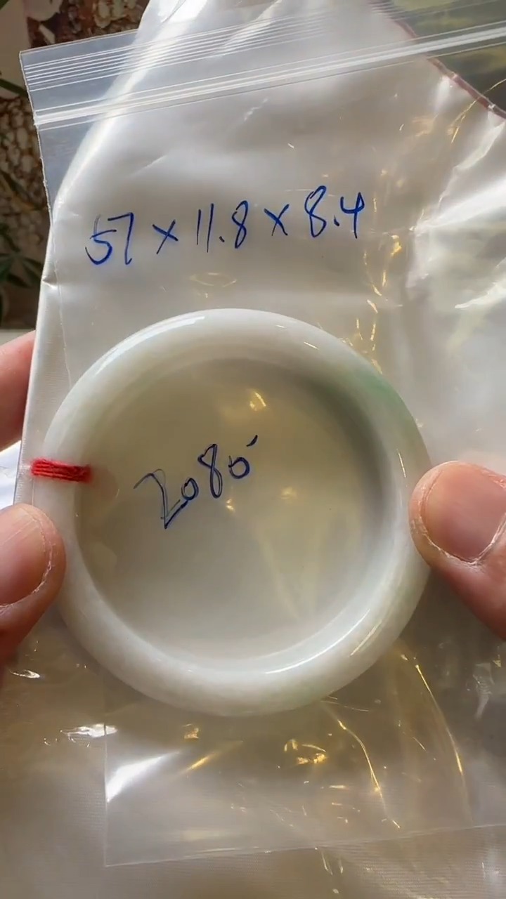 未镶嵌裸石翡翠手镯一条