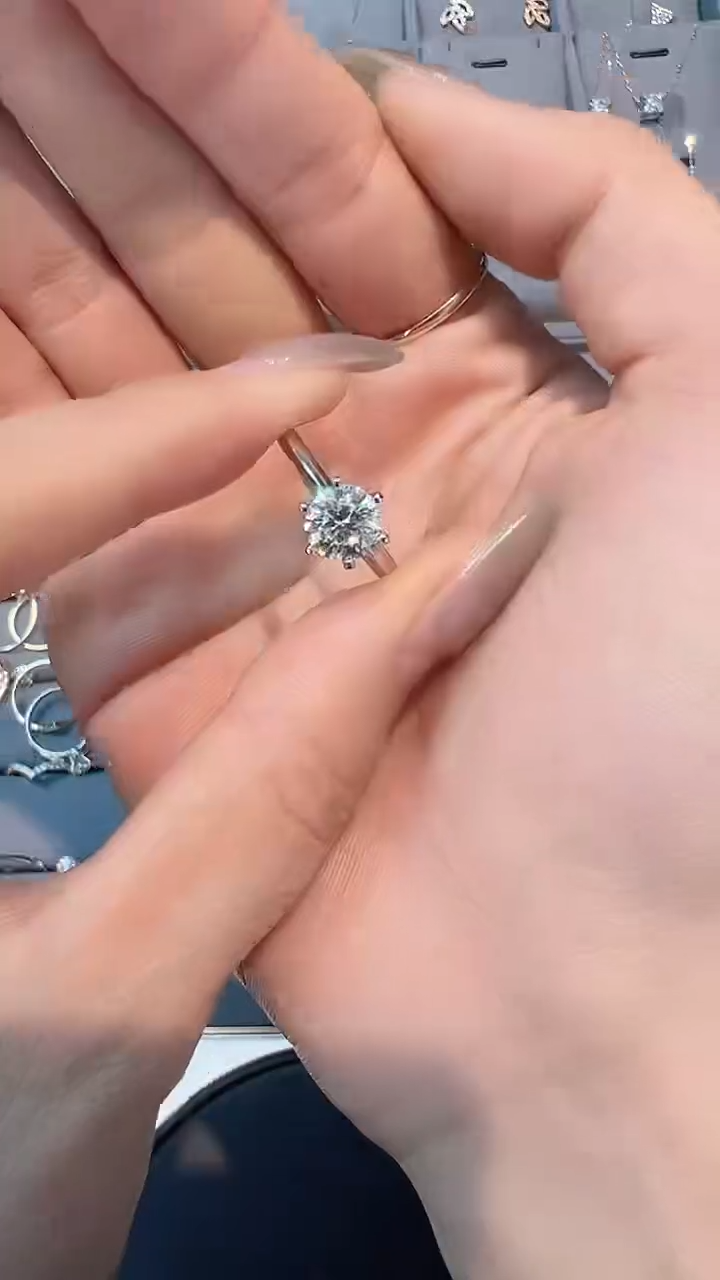 【闪购商品】钻石戒指/指环18K金镶嵌戒指