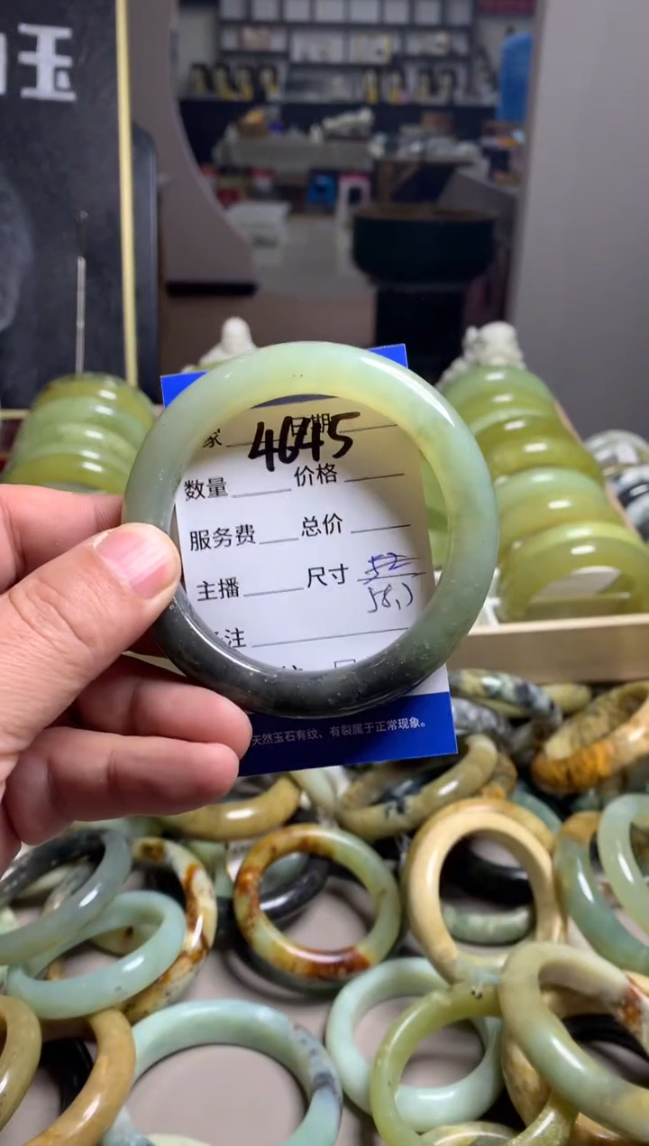 【闪购商品】蛇纹石玉手镯未镶嵌4645