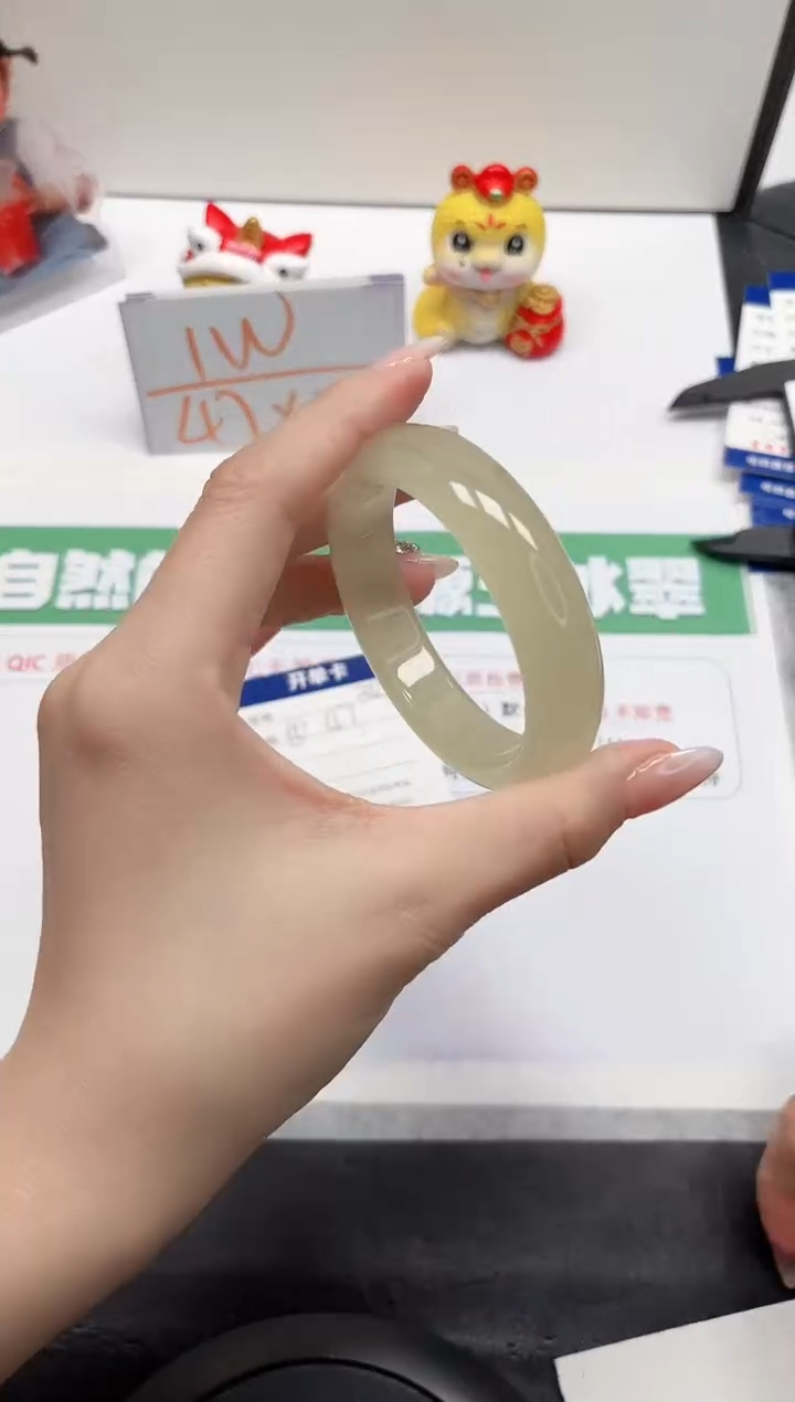 【闪购商品】石英质玉手镯未镶嵌305-56