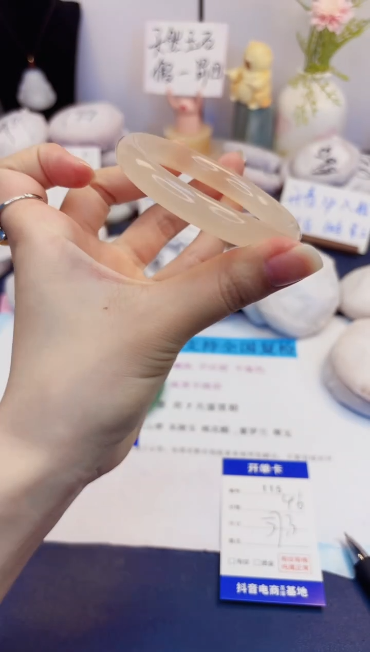 【闪购商品】石英质玉手镯未镶嵌115-美人条藕粉-圈口57