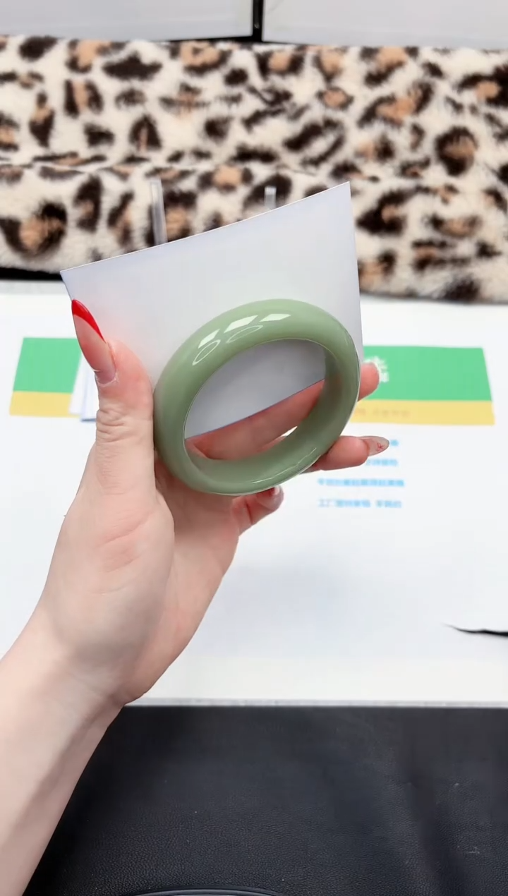 【闪购商品】石英质玉手镯未镶嵌266-61