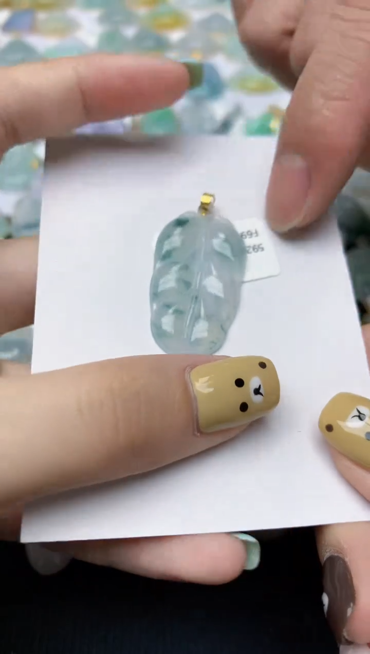 翡翠18K金镶嵌颈饰天然翡翠A货
