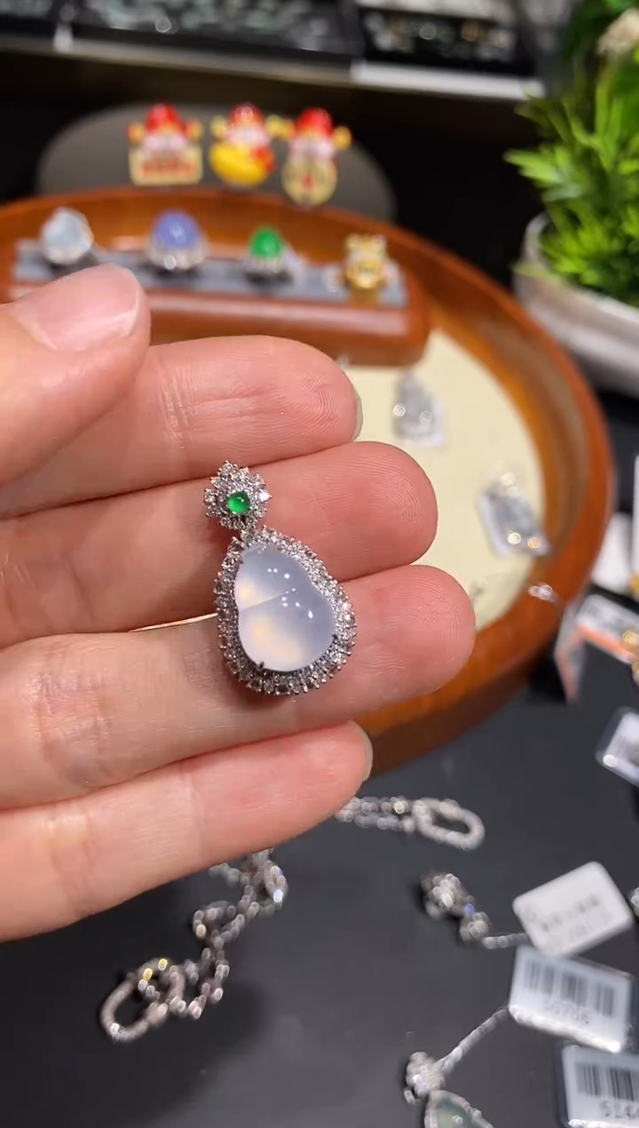 【闪购商品】翡翠颈饰18K金镶嵌吊坠