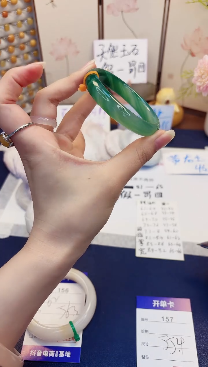 【闪购商品】石英质玉手镯未镶嵌157-玛瑙-圈口55