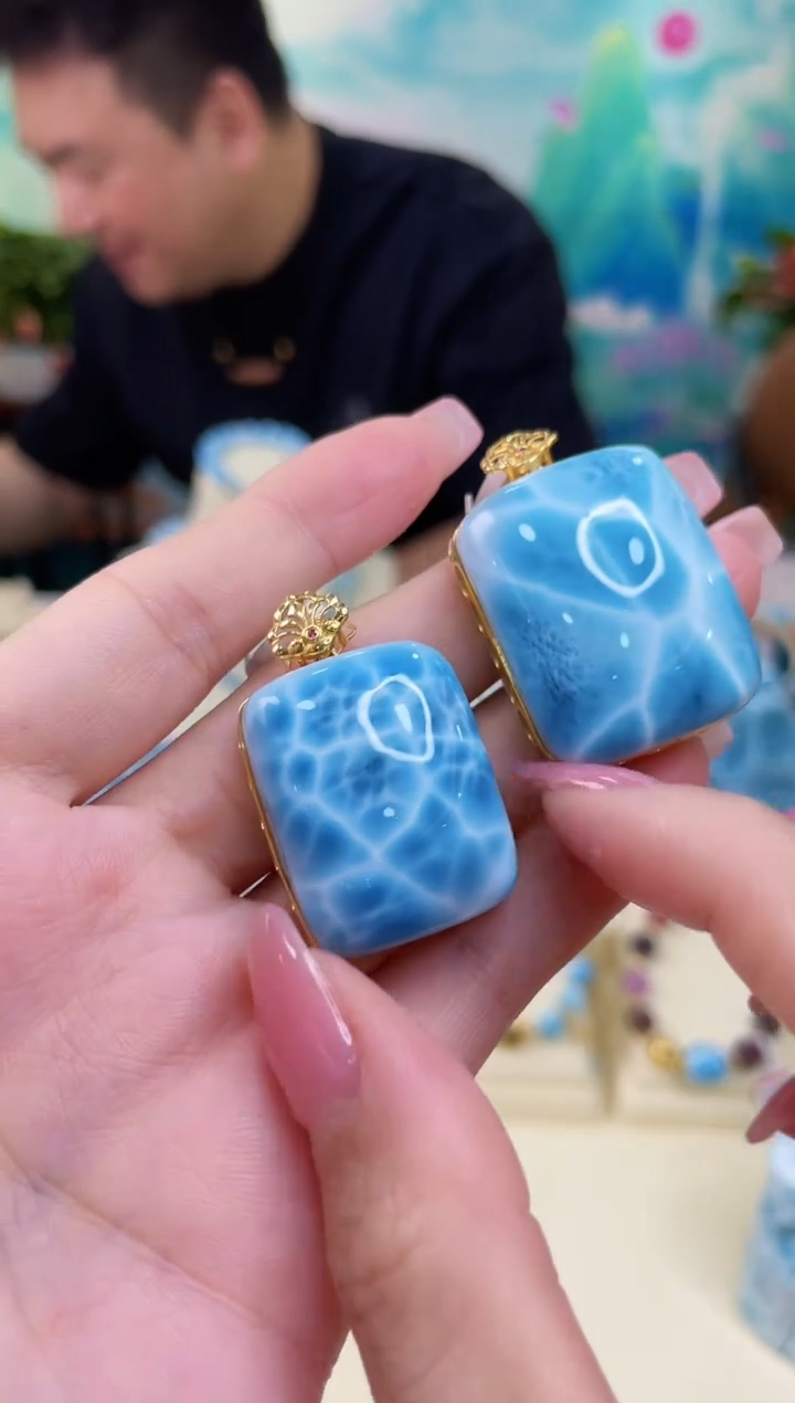 【闪购商品】针钠钙石颈饰18K金镶嵌多样性发一@@ZY30909002