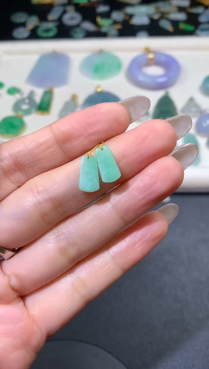 18K金镶嵌翡翠耳饰翡翠