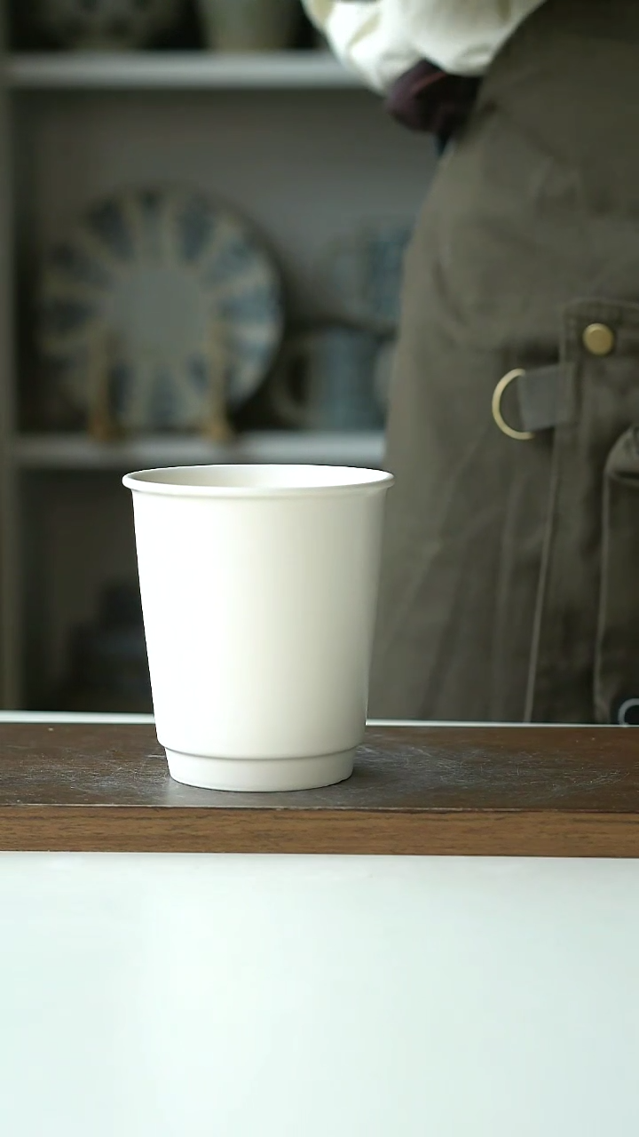 【闪购商品】陶瓷极简白手握杯带盖@4-2@