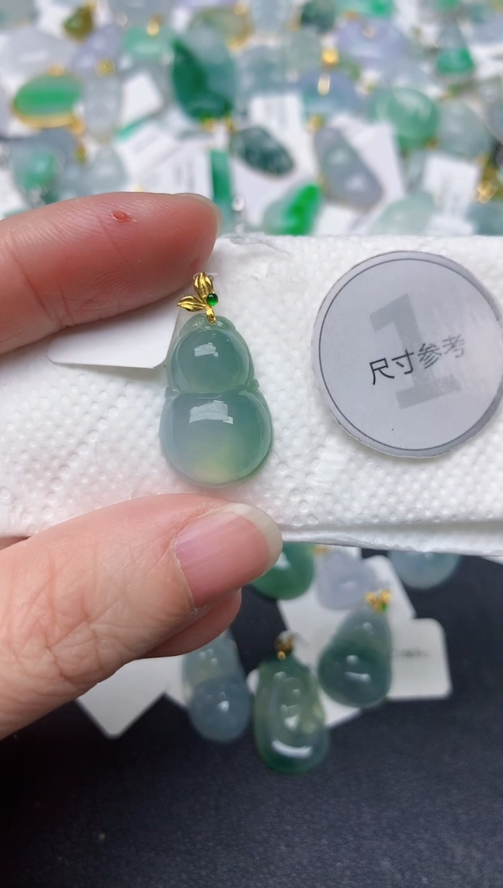 颈饰18K金镶嵌翡翠天然缅甸A货翡翠