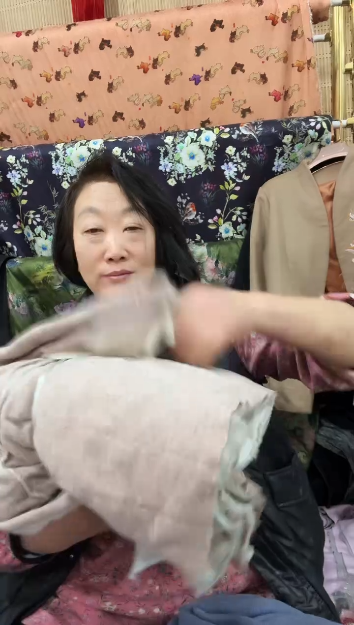 羊毛绗棉碎料杂色小款大小不一10-30公分左右有接头色差