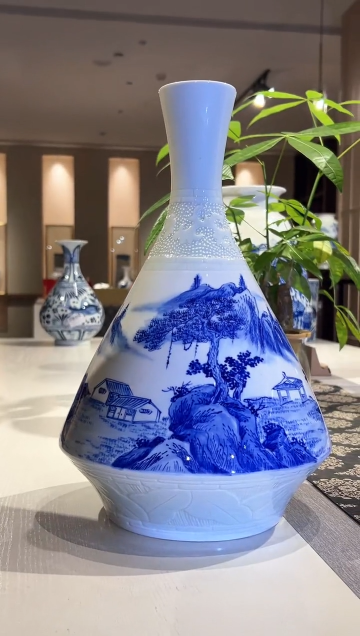 【闪购商品】瓶瓷博会影青雕刻山水钻石瓶