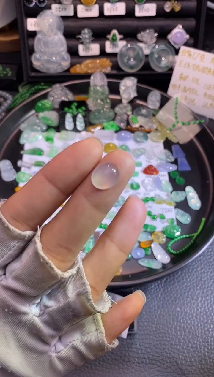 【闪购商品】翡翠挂件未镶嵌蛋