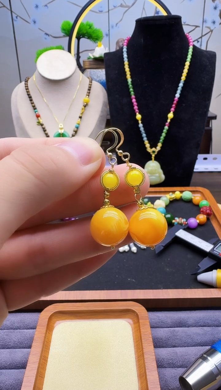 14K金镶嵌蜜蜡耳饰E155