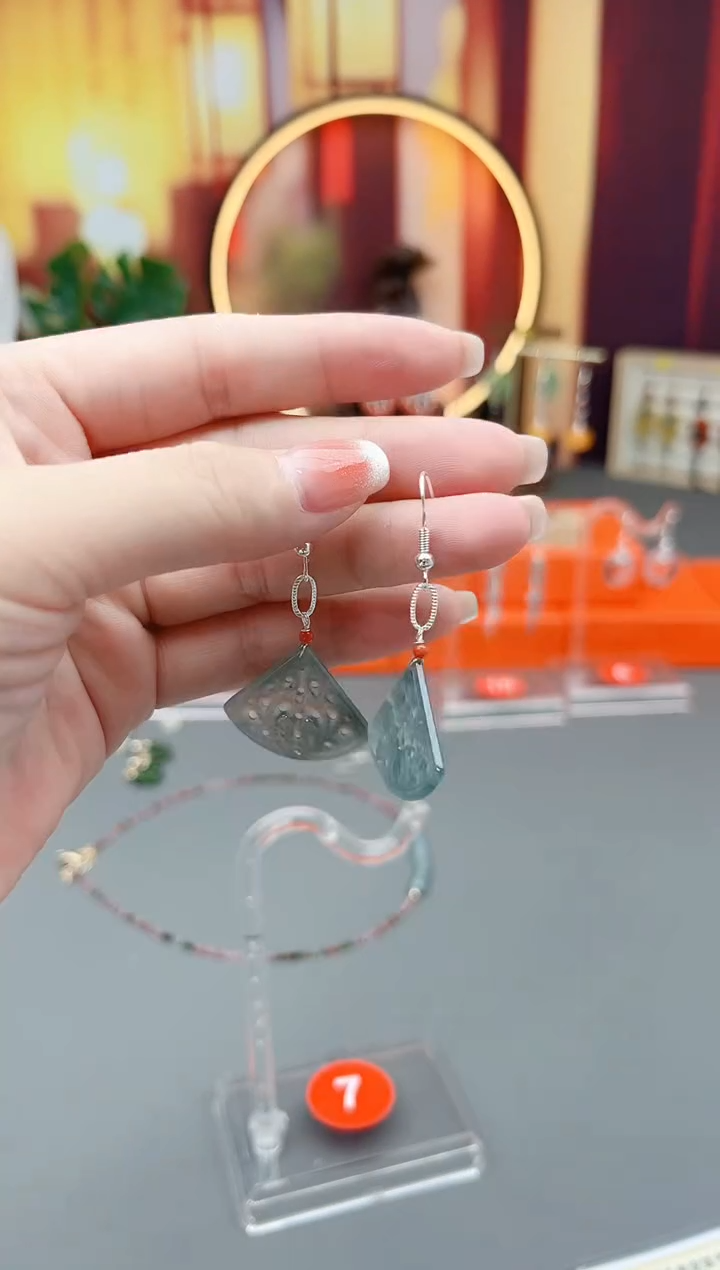 银S925镶嵌翡翠耳饰镂空扇子耳饰