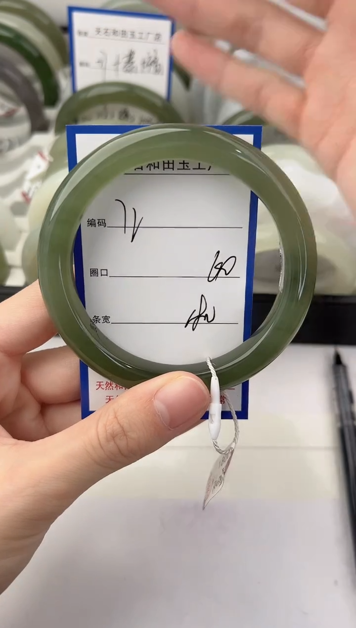 未镶嵌手镯和田玉72颜色微差无瑕疵