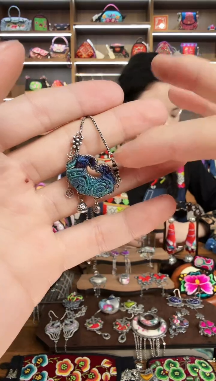 【闪购商品】织绣125蒙阿苏苗绣传承