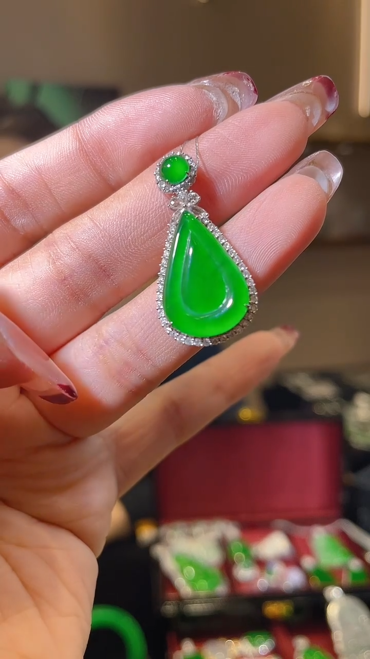 【闪购商品】翡翠吊坠(不含链)18K金镶嵌天然翡翠A货
