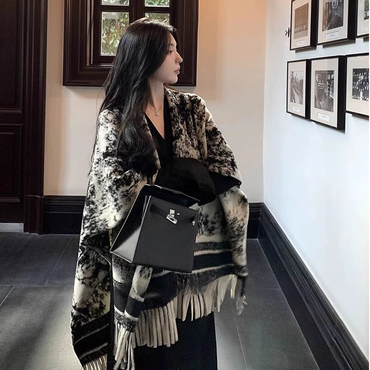 高质感版复古水墨画斗篷披肩女外套冬季保暖高级感百搭