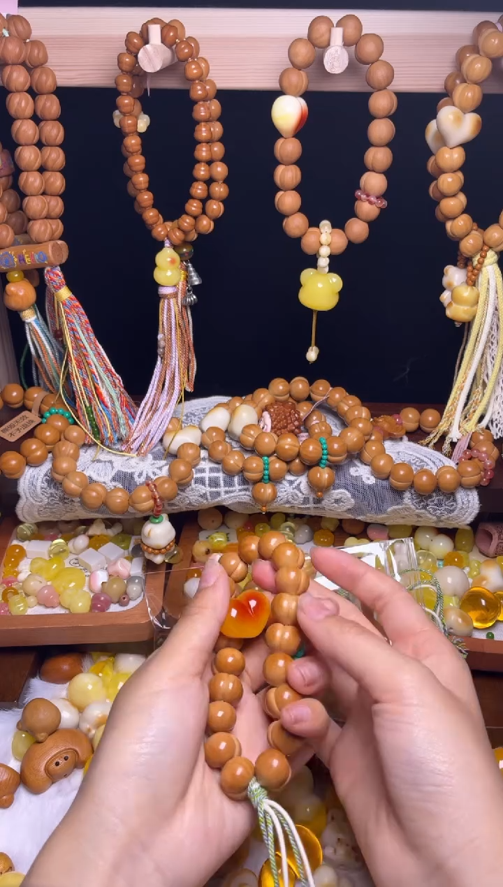 吊坠猴头核桃幽****༄全品纯手工聚宝盆俏色心绿跑环吊原籽手串