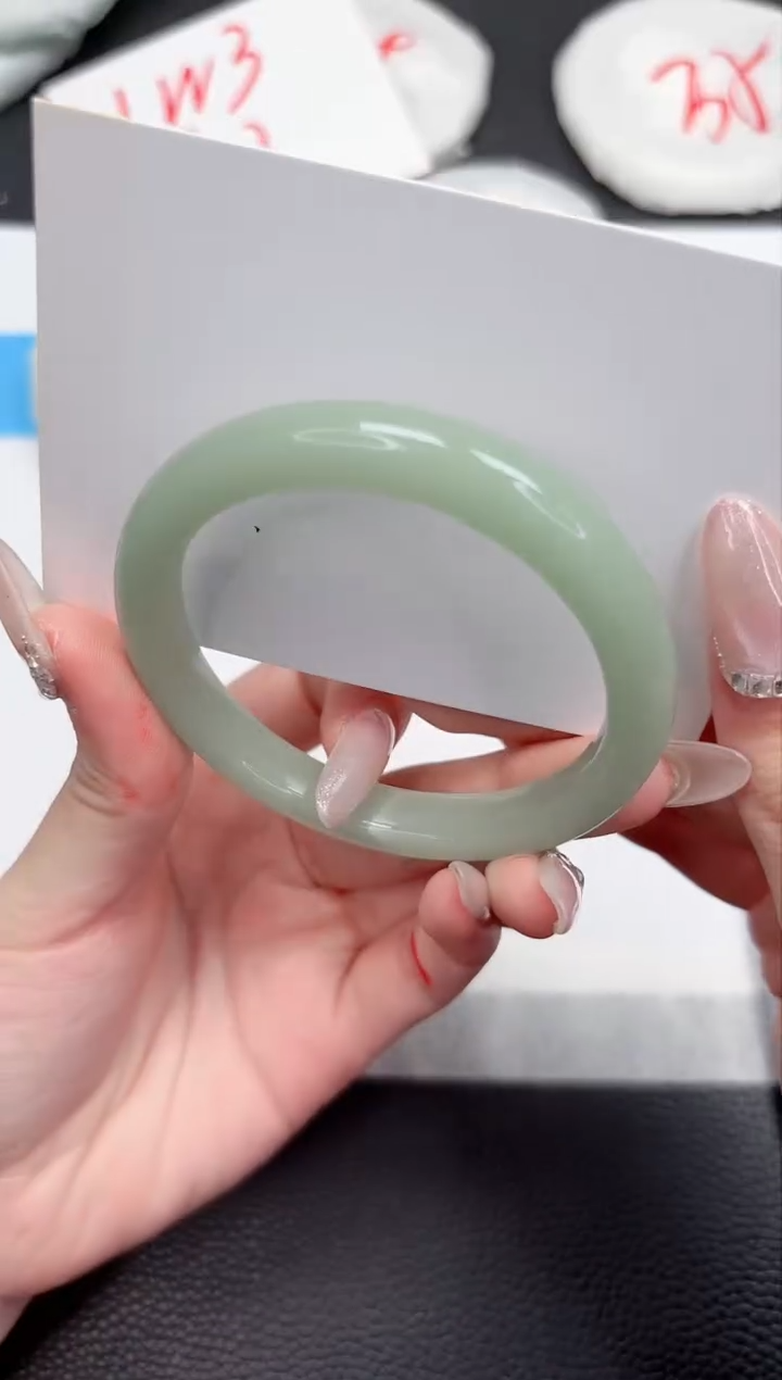 【闪购商品】石英质玉手镯未镶嵌789-55