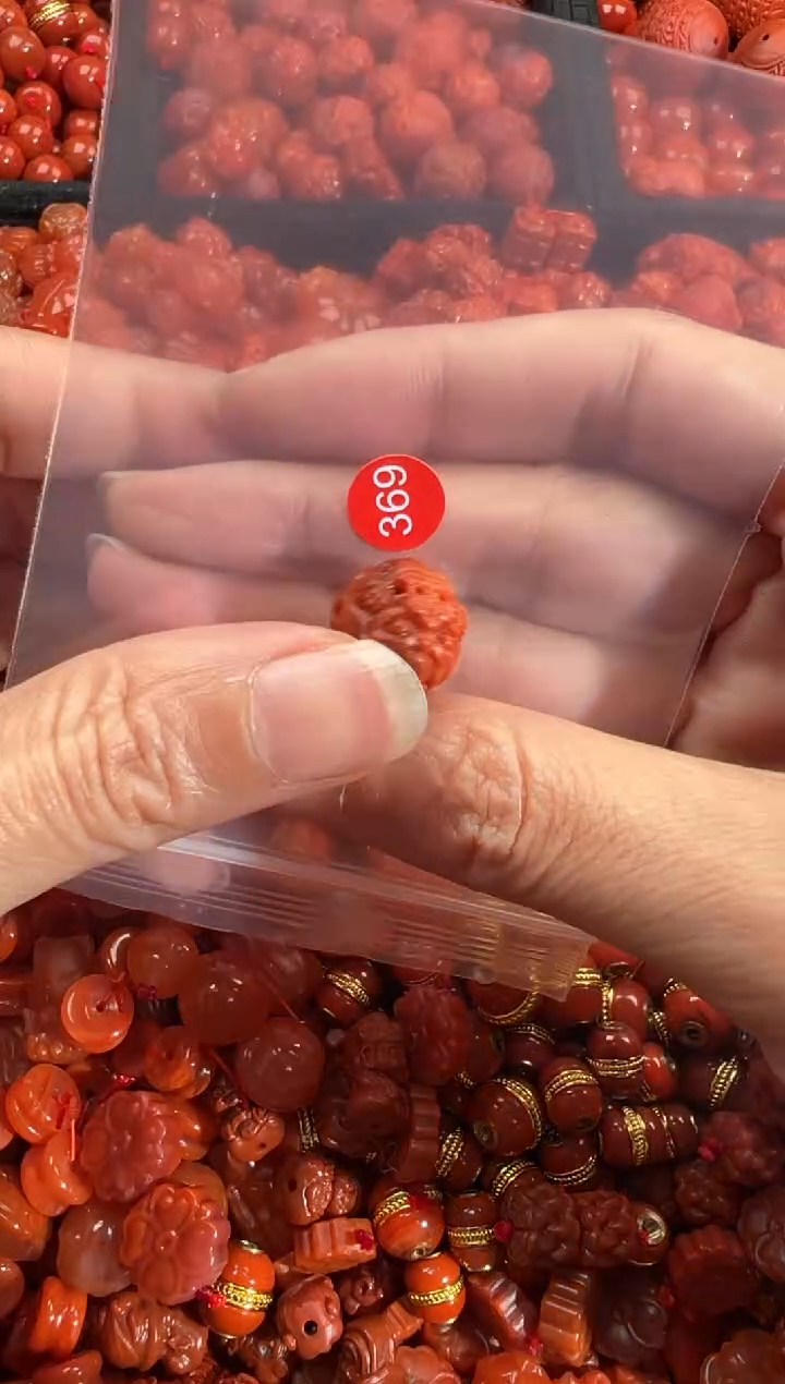 南红玛瑙未镶嵌颈饰1