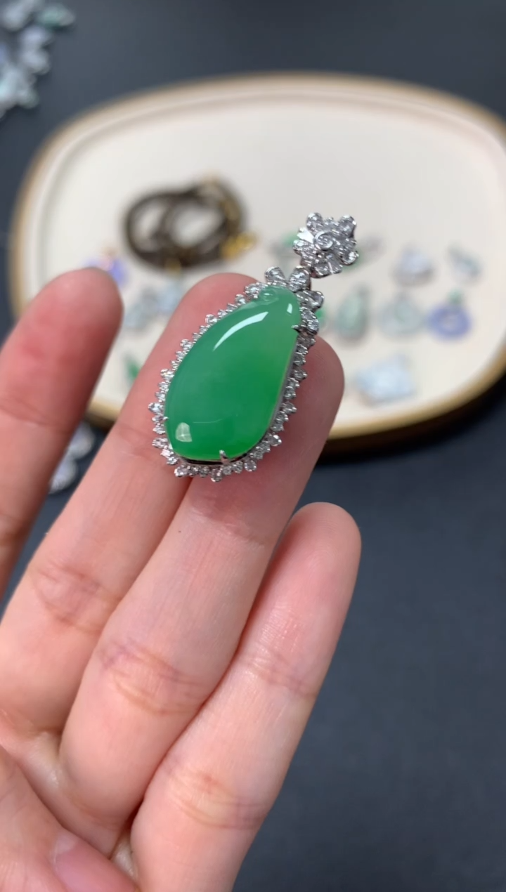 【闪购商品】翡翠吊坠(不含链)18K金镶嵌12800