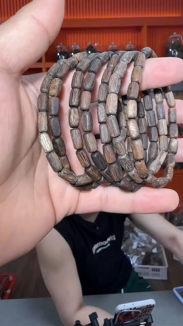 沉香手串a40号香港单圈多样性发一