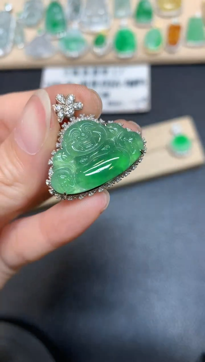 【闪购商品】翡翠颈饰18K金镶嵌佛公【无服务费