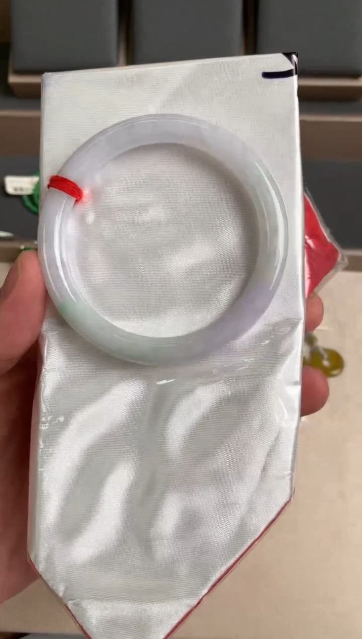 未镶嵌手镯翡翠手镯