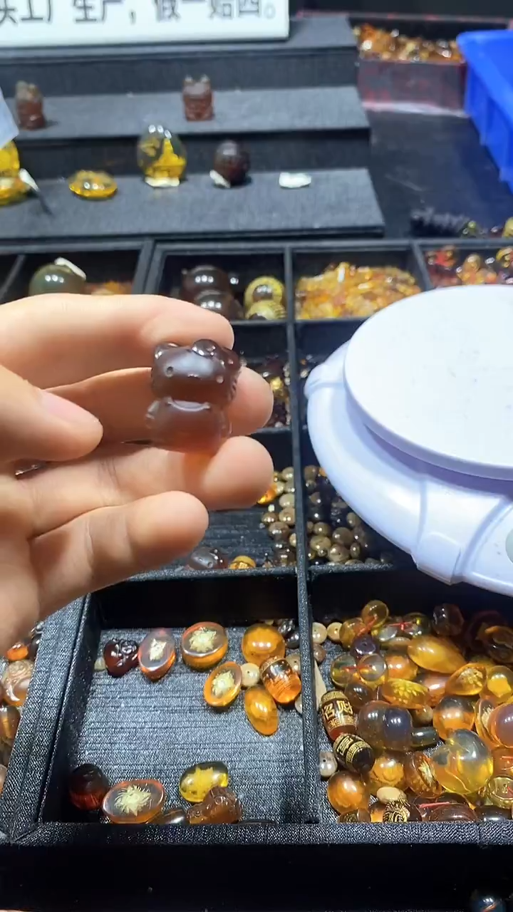 琥珀颈饰未镶嵌小****?天然缅甸琥珀手串