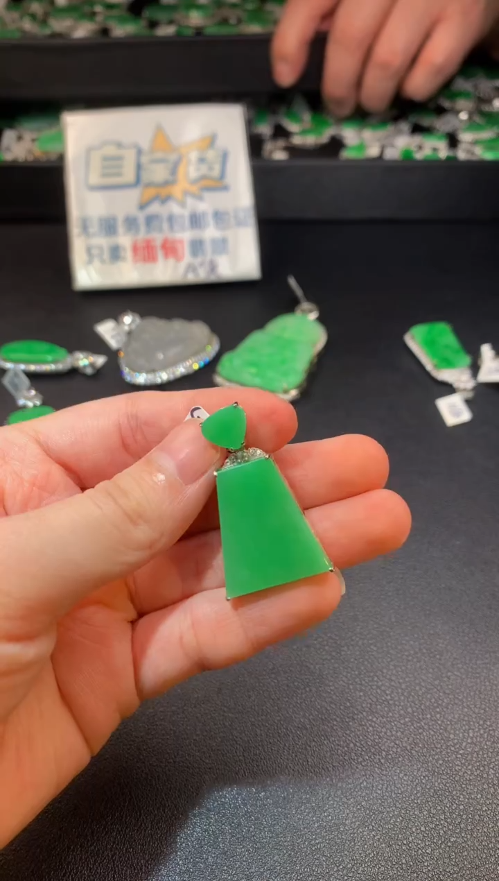 【闪购商品】翡翠颈饰银S925镶嵌翡翠