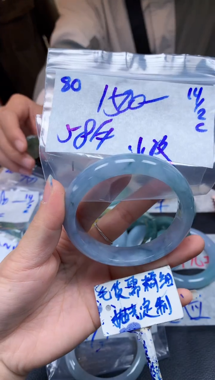【闪购商品】定制翡翠未镶嵌80毛货需精细抛光手镯多样性拍一发一