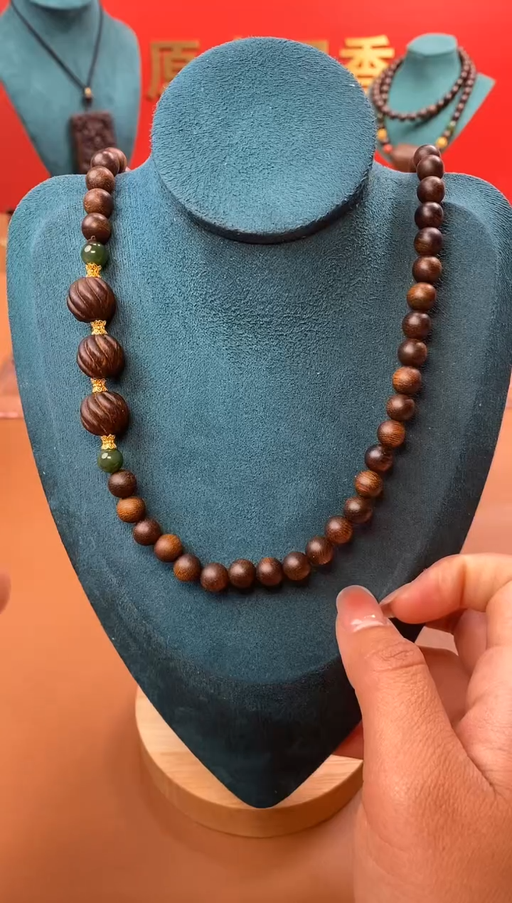 【闪购商品】沉香手串M红土沉白棋08三圈+扭转乾坤沉香木雕