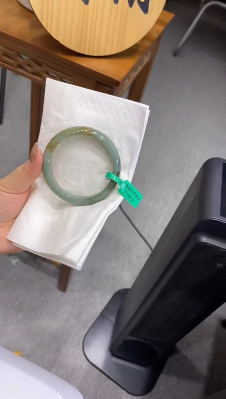 【闪购商品】翡翠手镯未镶嵌多人0011806