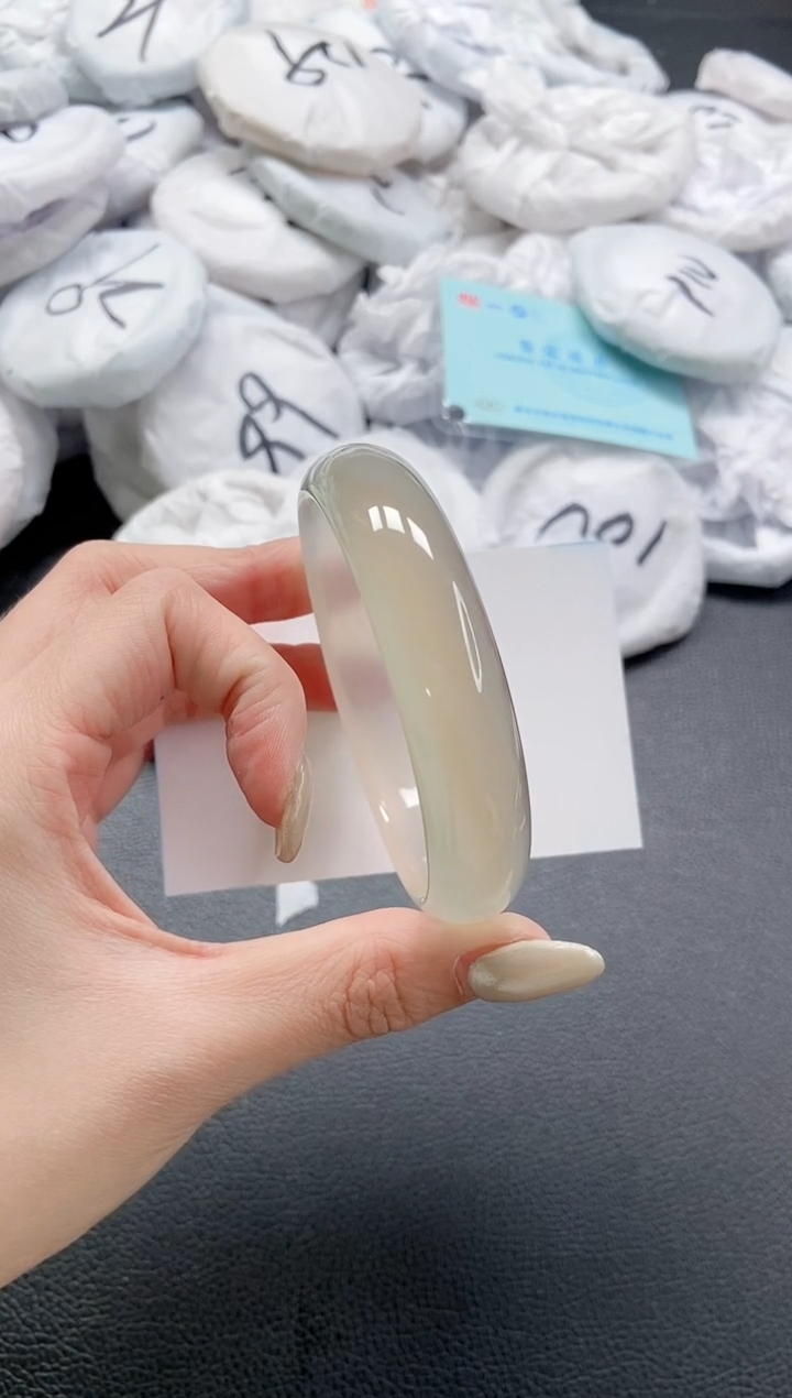 【闪购商品】石英质玉手镯未镶嵌 6L248-58