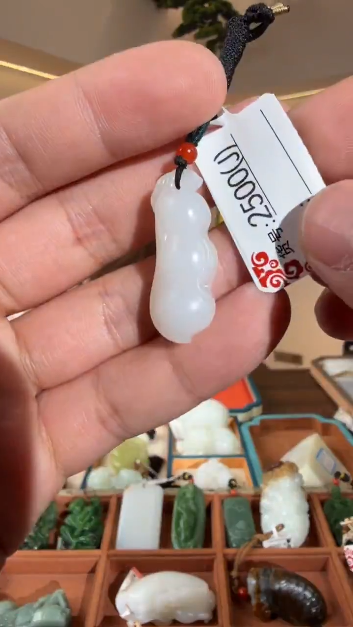 颈饰未镶嵌和田玉J