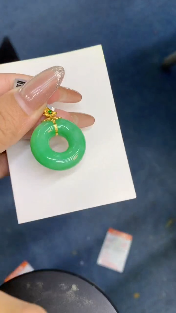 颈饰18K金镶嵌翡翠1