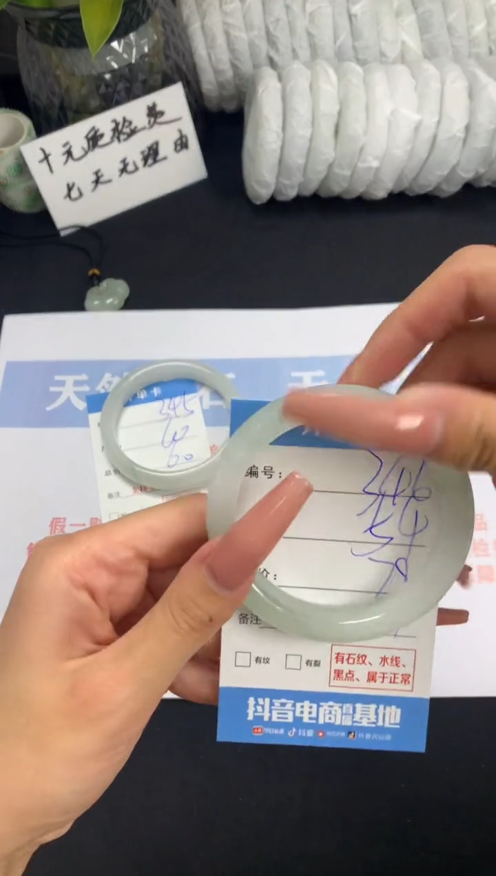 【闪购商品】石英质玉手镯未镶嵌A346