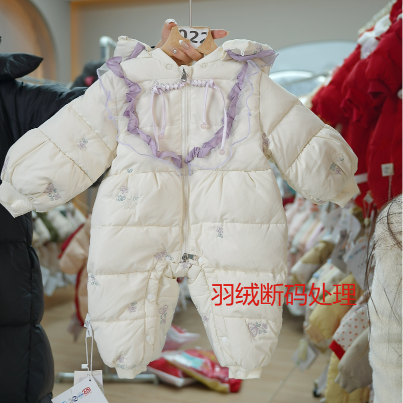 婴儿花朵刺绣连体加厚羽绒爬服6008