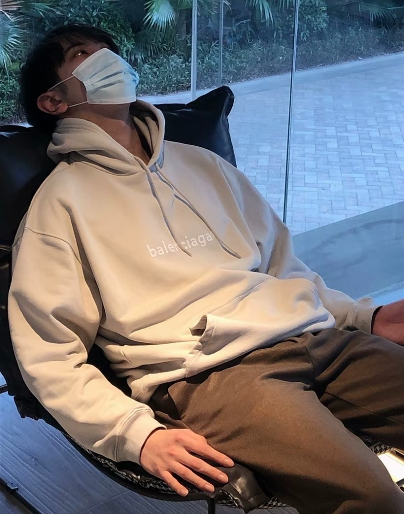 95新 Balenciaga/巴黎世家 FM0074 杏色logo字母印花卫衣 XS码