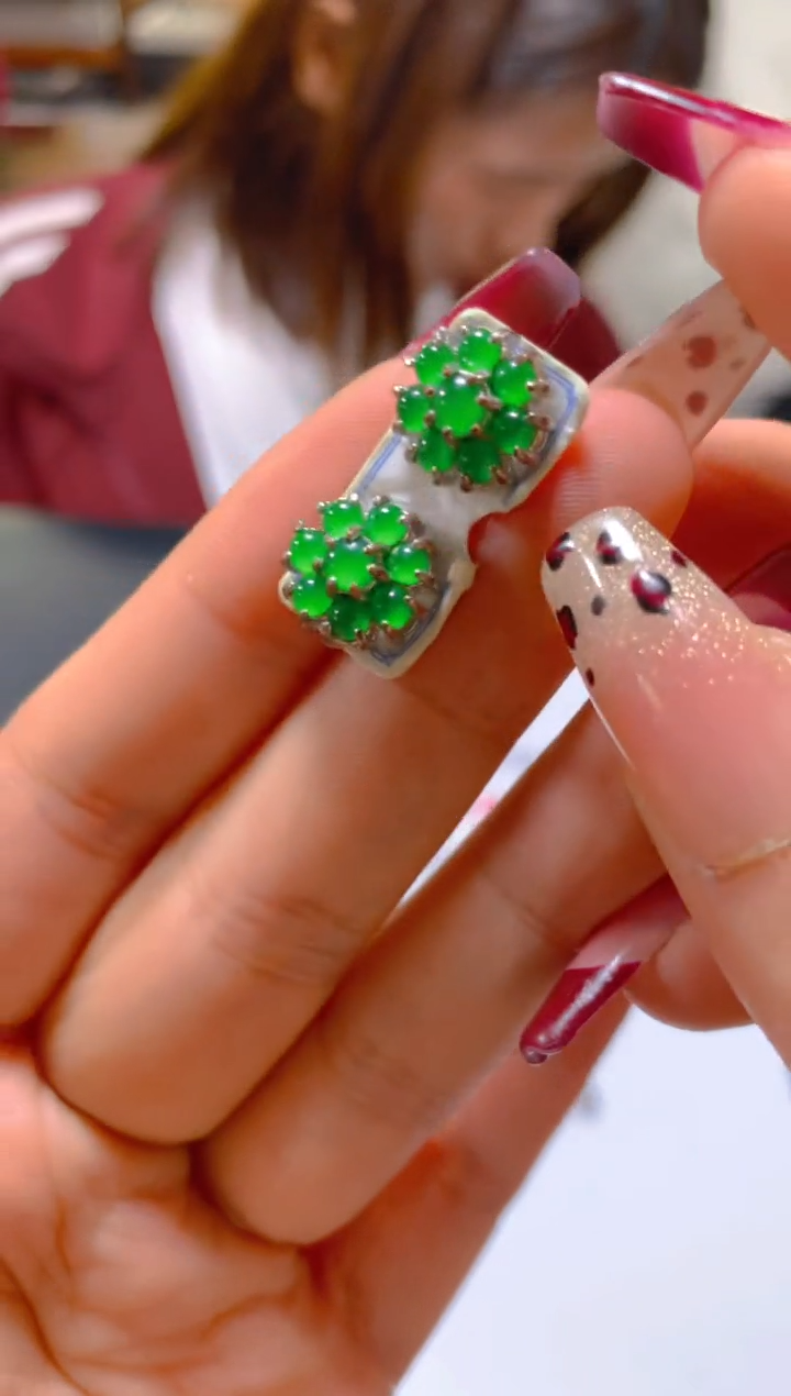 未镶嵌翡翠耳饰多样性发一