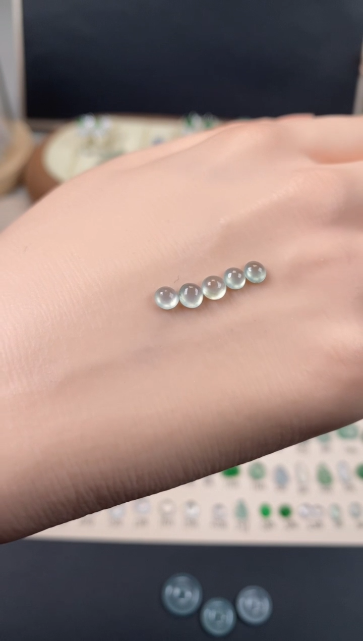 【闪购商品】翡翠颈饰未镶嵌翡翠冰种蛋面