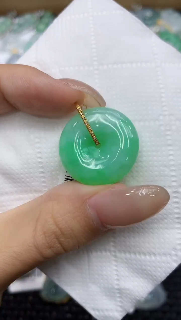 翡翠18K金镶嵌颈饰111111111111