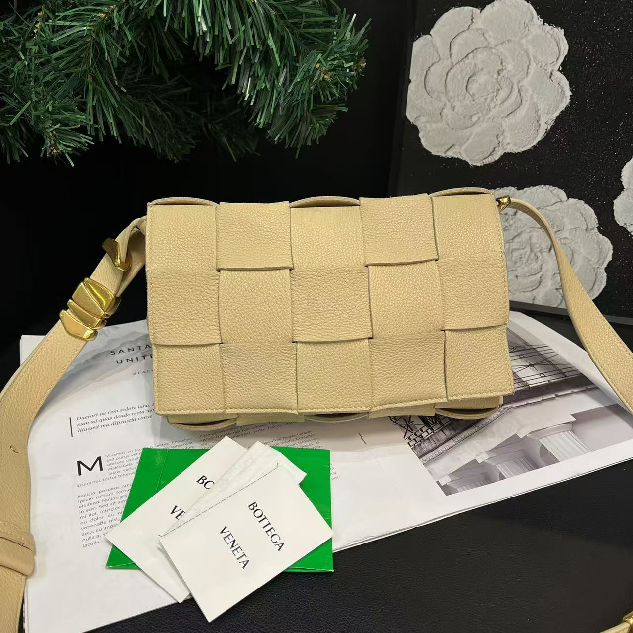 95新 BOTTEGA VENETA/葆蝶家 新款米色十五格豆腐单肩包B1051