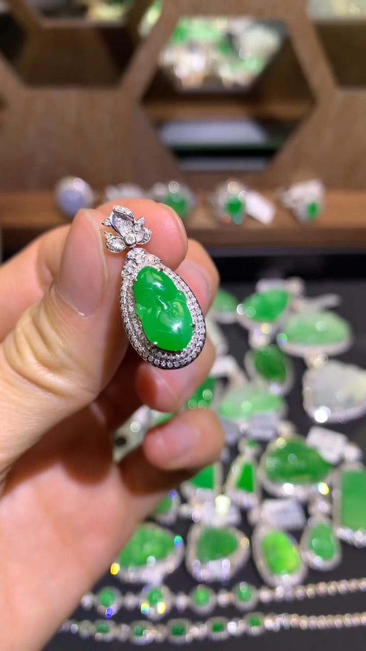 【闪购商品】翡翠吊坠(不含链)18K金镶嵌吊坠