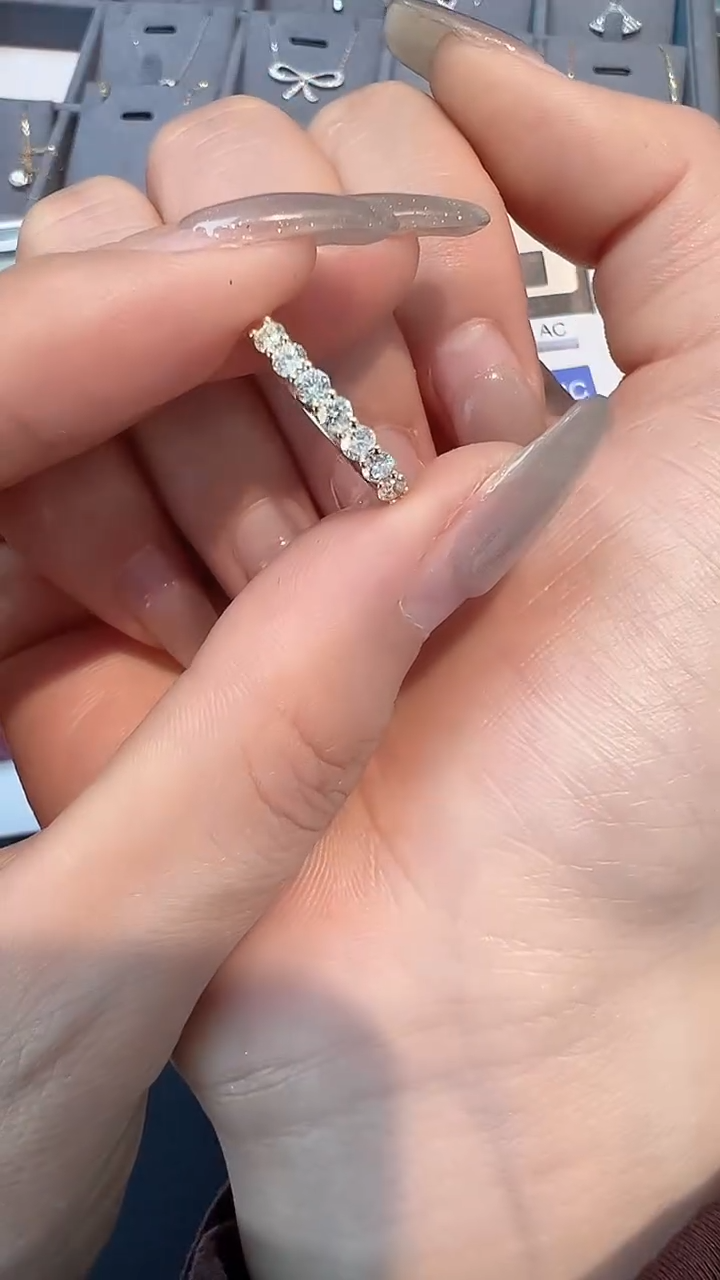 【闪购商品】钻石/18K金镶嵌50分排戒