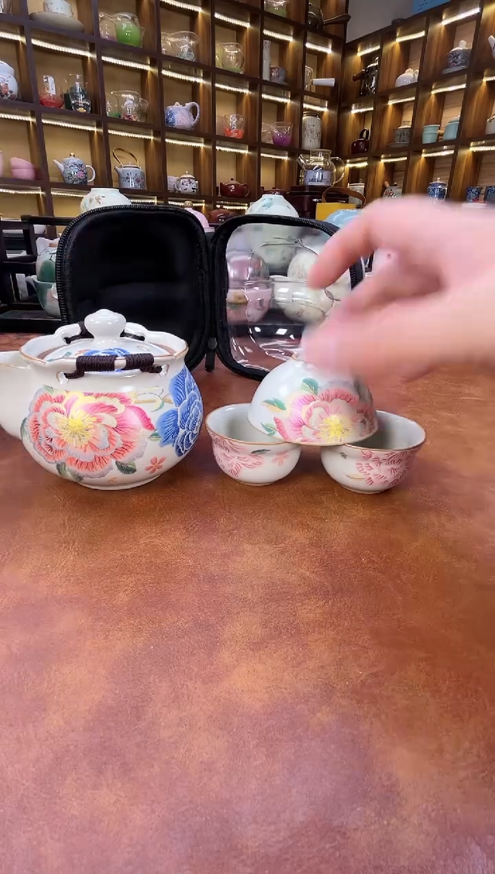 刺绣牡丹宝瓶旅行套装