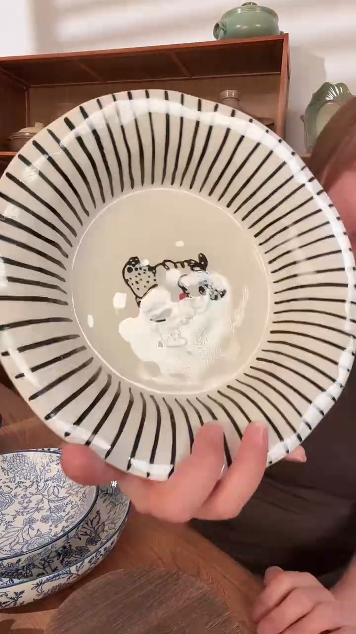 陶线条小狗9英寸深盘