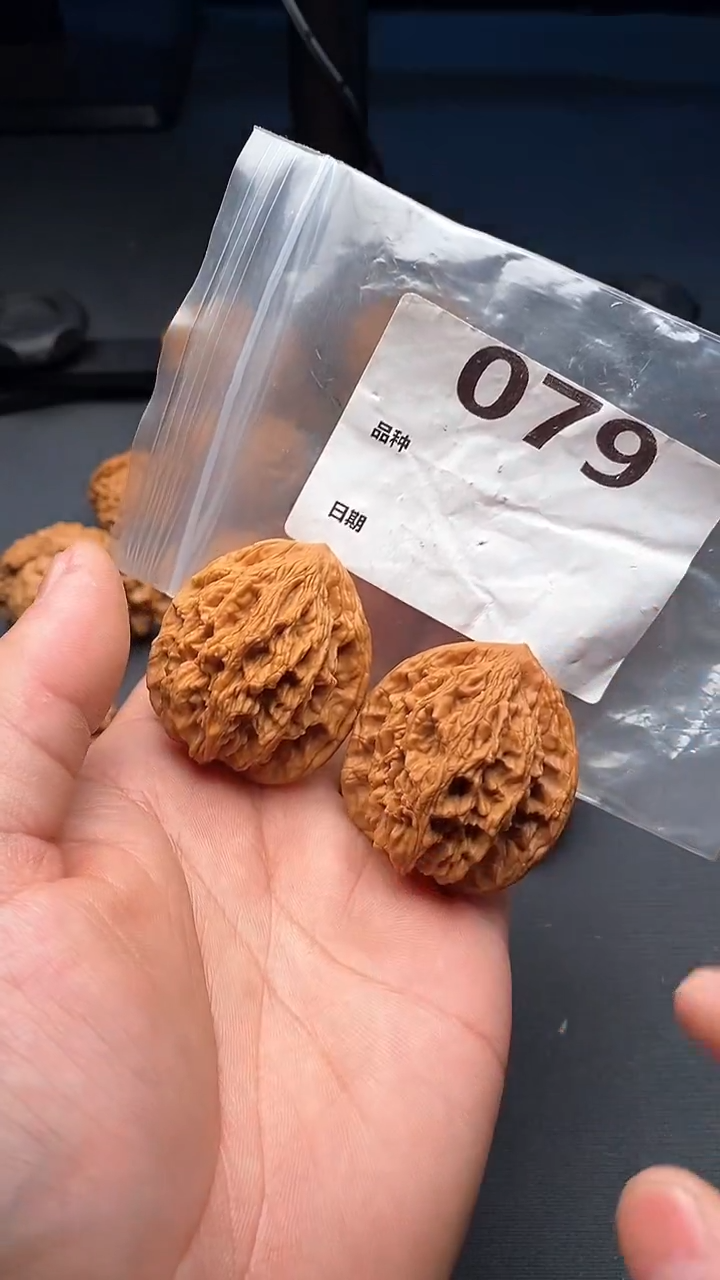 【闪购商品】文玩核桃吊坠079号42尺寸虎头